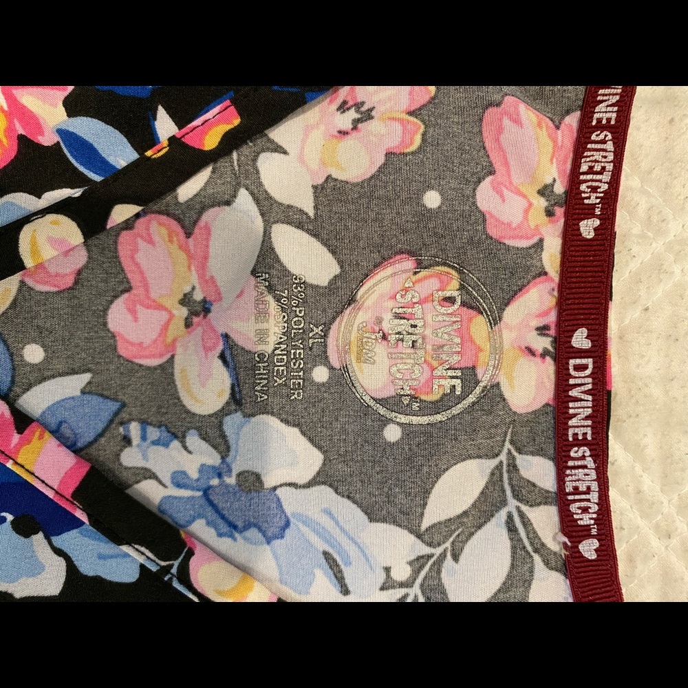 Scrub top - Picture 3 of 3